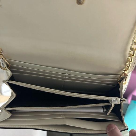 Gucci Cream Embossed Leather Bag - Picture 6 of 8